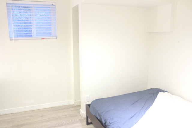 Private Furnished Room w/ Utilities , Near Downtown Express Bus in Room Rentals & Roommates in Downtown-West End - Image 3