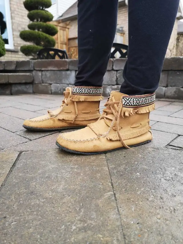 Women's size 8 Moccasin ankle boot Moose Hide Leather - made in  in Women's - Shoes in Oshawa / Durham Region - Image 3