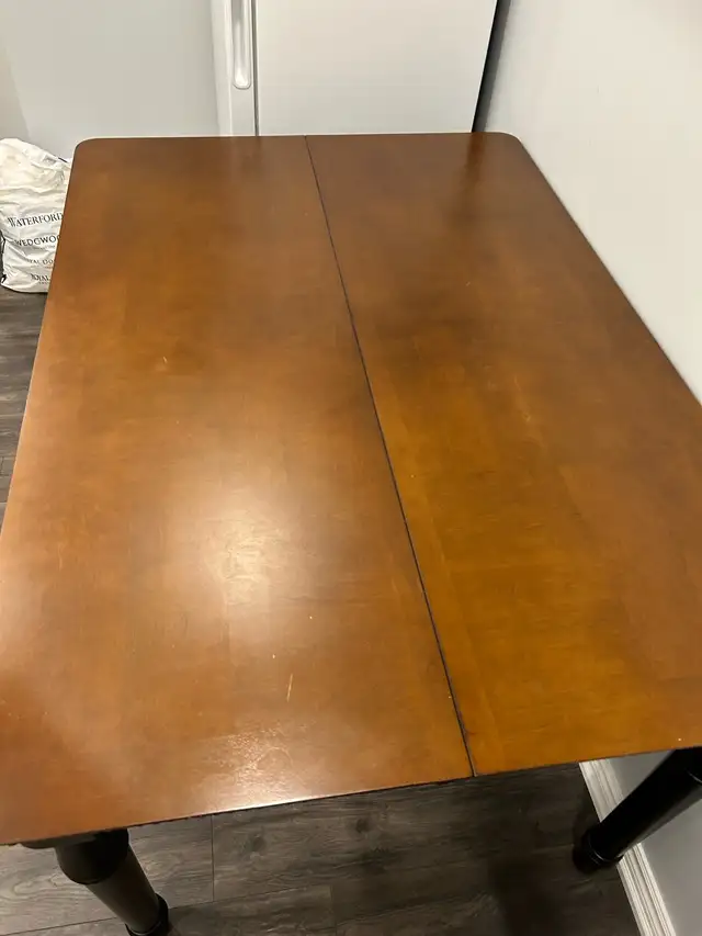 Kitchen table and 6 Chairs in Dining Tables & Sets in Markham / York Region - Image 4