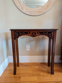 Mahogany Side Table By Bombay Company Table d'appoint
