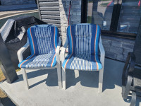 chaise de jardin tres solides, résine blanche, avec coussins (2)