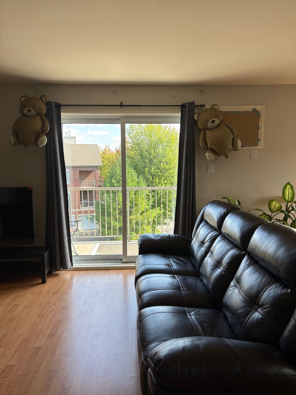Spacious 2-Bedroom Apartment in Pierrefonds 2