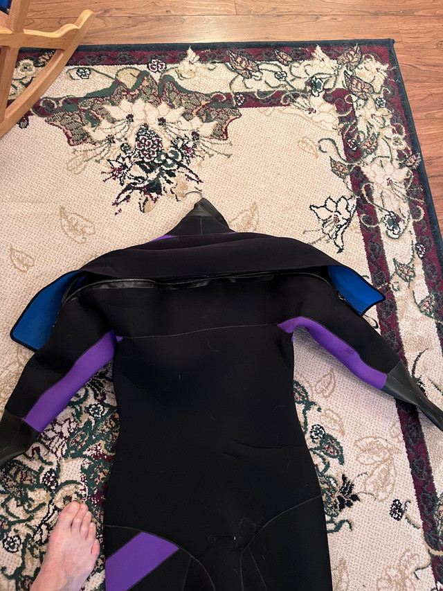 Scuba - ladies’ neoprene dry suit in Water Sports in Edmonton - Image 2
