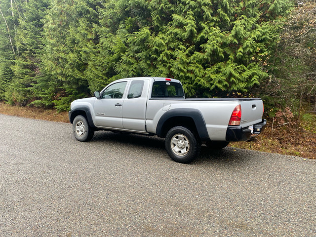 2006 Toyota tacoma in Cars & Trucks in Terrace - Image 3