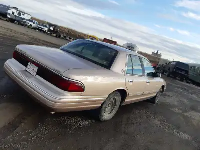 Needs bumper cover hit coyote put me in ditch ..intake manifold cracked behind alternator car runs ....