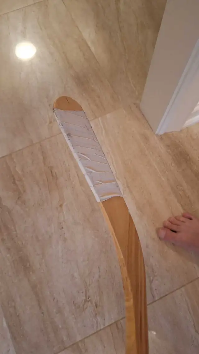 Sherwood 47" wood hockey stick. flat blade. in Hockey in Markham / York Region - Image 4