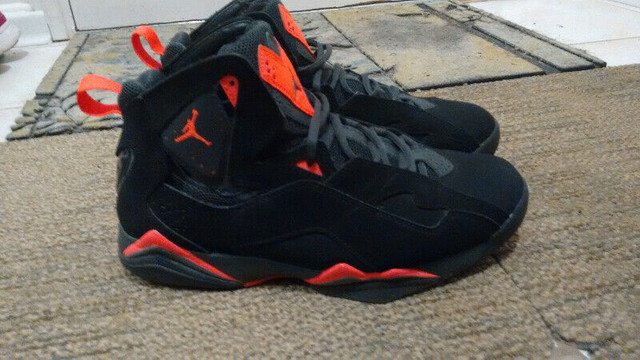 Jordan True Flight Sz 9.5  (Like new) - Black/Infra in Men's Shoes in City of Toronto - Image 3