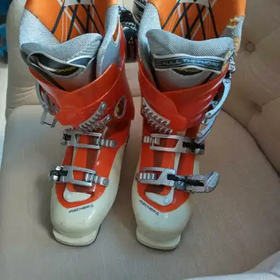 Ski Boots Work well Size 25.5