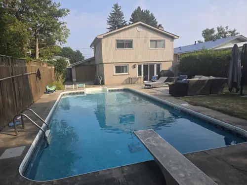 4 Bedrooms, lots of space, and a lot to like, including a pool that the landlord will maintain on a...