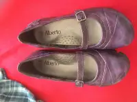 Girls leather purple shoes size 2-3