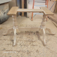 Double pedestal for a table