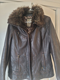 Woman's Lg size ( 10/12)Leather Jacket with fur collar