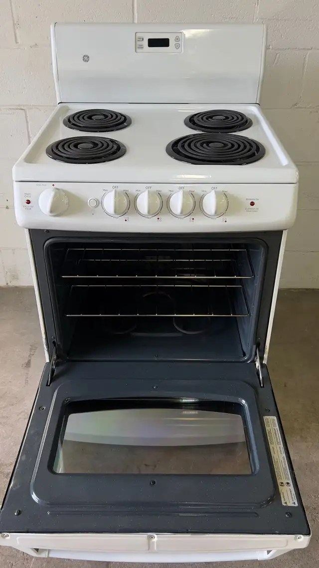 Electric APARTMENT SIZE Stove “GE” 24 inch in Stoves, Ovens & Ranges in City of Toronto - Image 4