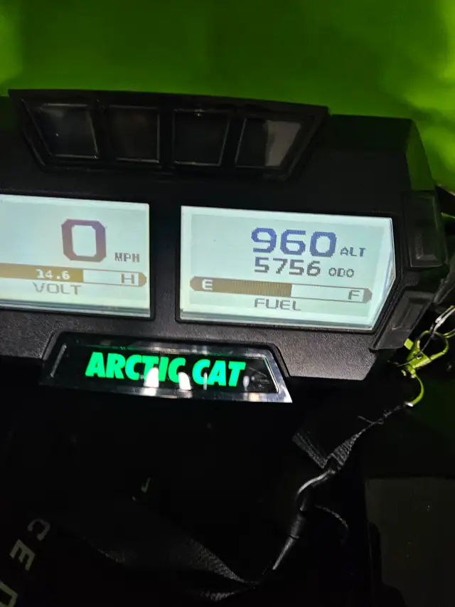 2018 Arctic Cat 8000 limited ES 137 in Snowmobiles in Belleville - Image 8