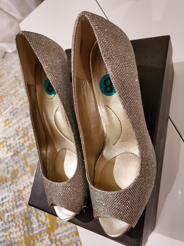 Like new women shoes size 8 dans Femmes - Chaussures  à Ville de Montréal