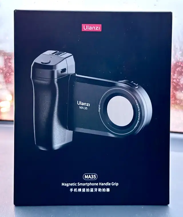 Smartphone “camera” grip & shutter trigger (Ulanzi MA35) in Cell Phone Accessories in Vancouver - Image 2