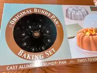 NordicWare BUNDT Cake Pan and Keeper SET $60 NEW