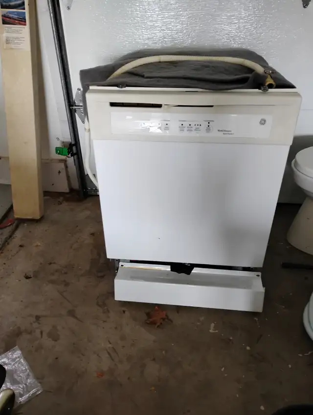 Laveuse a vaisselle marque Frigidaire in Dishwashers in Lévis - Image 2