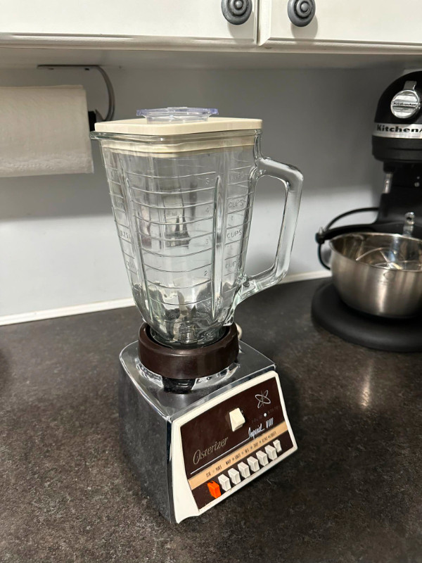 Retro Kitchen Blender - Osterizer Imperial Viii - WORKS in Arts & Collectibles in Fredericton - Image 2