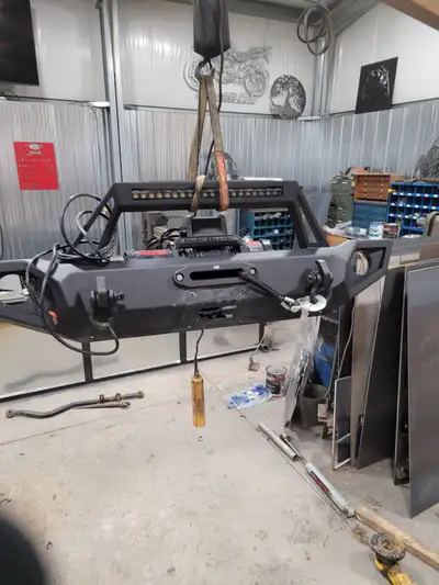 1 year old Rough Country full bumper and 12000lbs winch with synthetic rope, removed from 2023 Gladi...