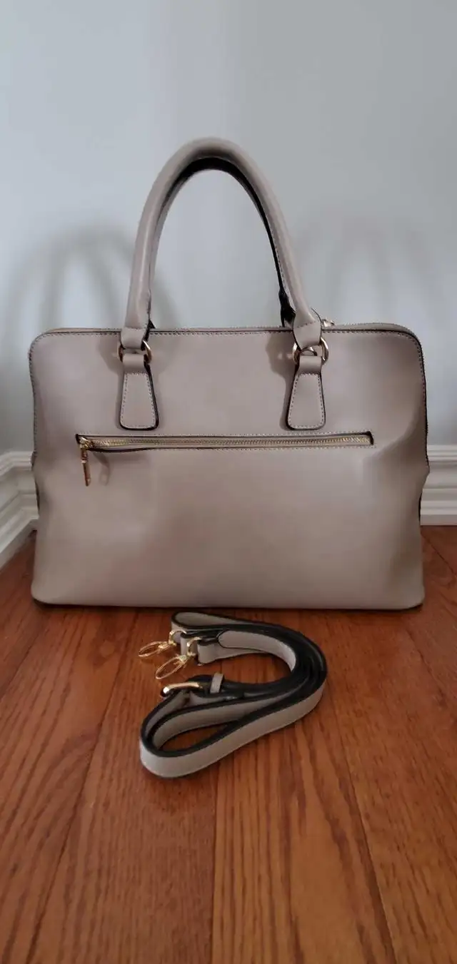 Beige Purse in Women's - Bags & Wallets in Barrie - Image 3