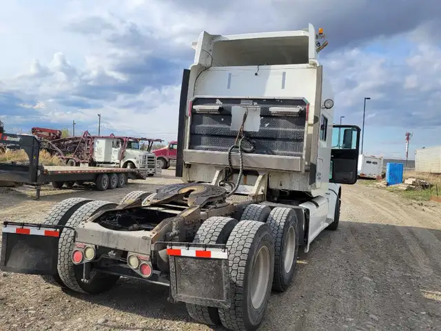 2013 Peterbilt Con in Heavy Trucks in Calgary - Image 4