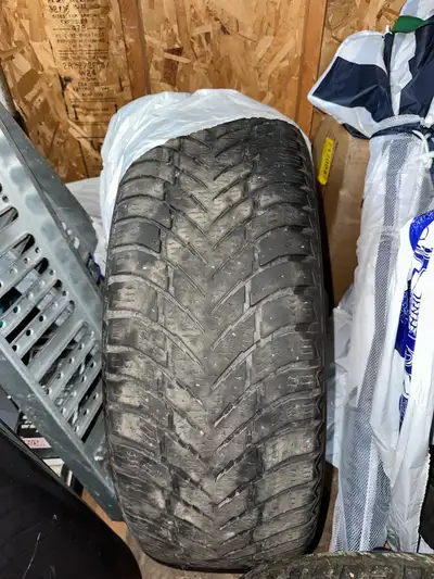 4 pneus Nokian Hakkapeliitta 10 XL – 235/55R19 105T Set de 4 pneus d’hiver Nokian Hakkapeliitta 10 E...