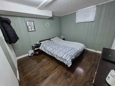 Welcome to your new home away from home! We have 1 room available in a clean and cozy 3-bedroom base...