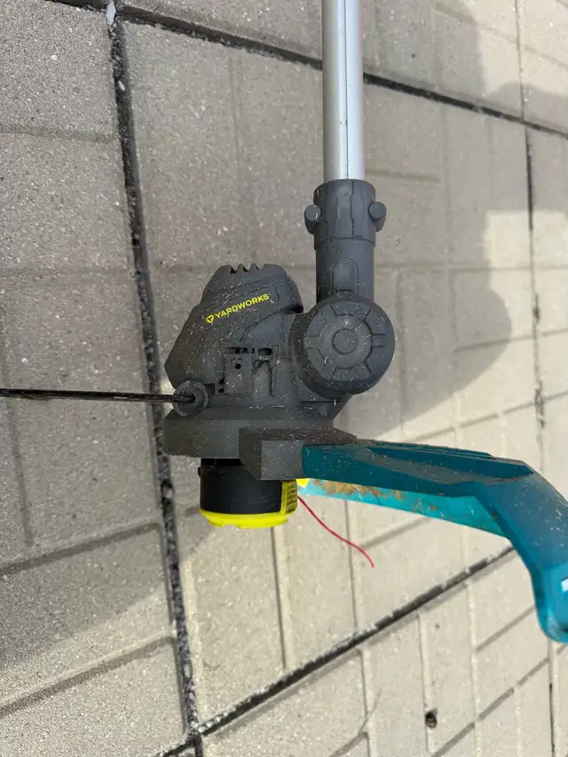 Yardworks 20V Cordless String Grass Trimmer in Lawnmowers & Leaf Blowers in City of Toronto - Image 4