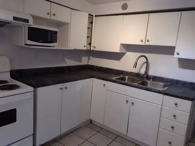 Good Student Housing: From 725 -750/Room. in Room Rentals & Roommates in Kitchener / Waterloo - Image 3