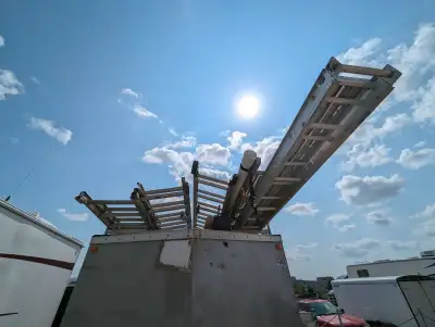 20ft aluminum plank $600 24 ft and 28 ft ladder grade 1 $200 32ft ladder grade 1 $300 20ft ladder no...