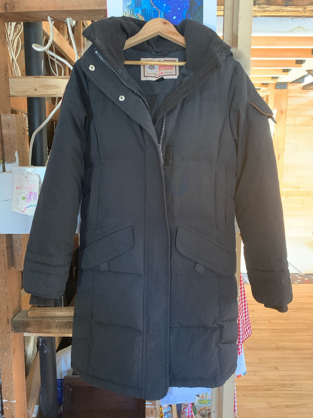 Manteau Noir Femme Outdoor Survival Canada, taille xs dans Femmes - Hauts et vêtements d'extérieur  à Laurentides