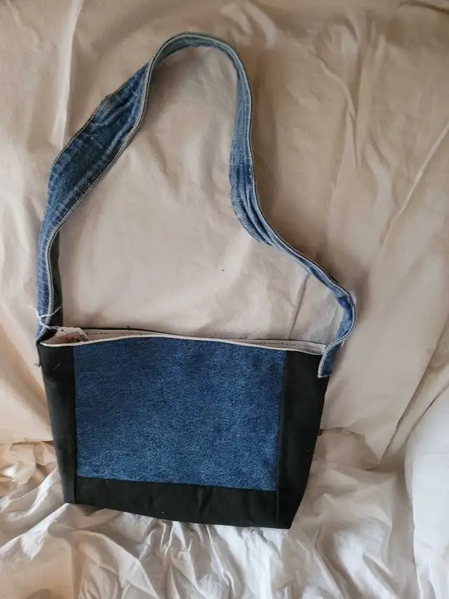 2 tone denim purse in Women's - Bags & Wallets in Sudbury - Image 3