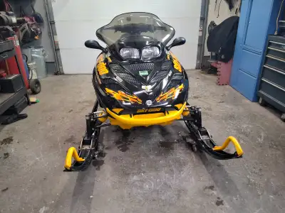 Skidoo MXZ 800 Renegade 2003 Electric start, reverse, With heated handle grips and thumb warmer. Sid...
