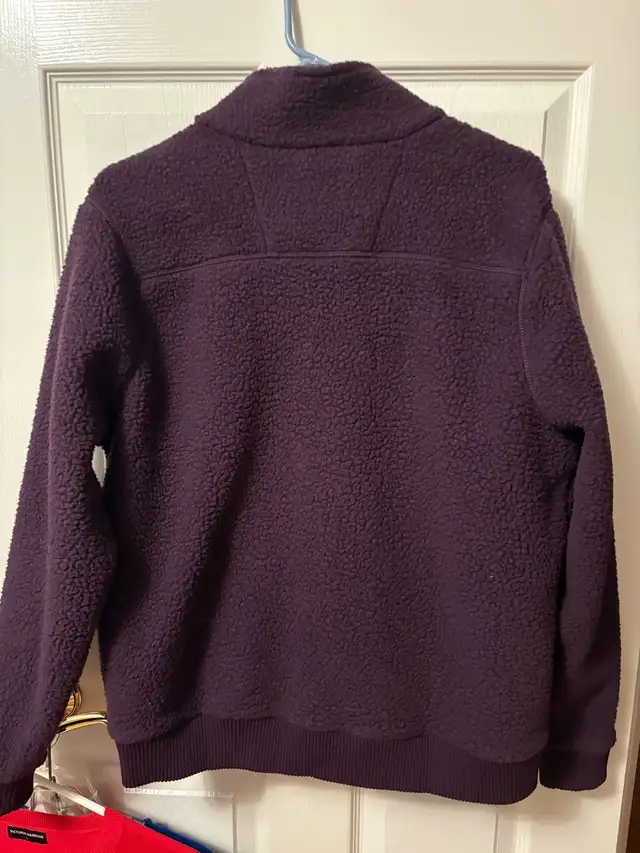  women’s Carhartt jacket   in Women's - Tops & Outerwear in St. Catharines - Image 4
