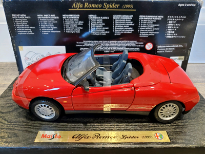BNIB Item #47733 1:18 Diecast Maisto 1995 Alfa Romeo Spider Convertible Red