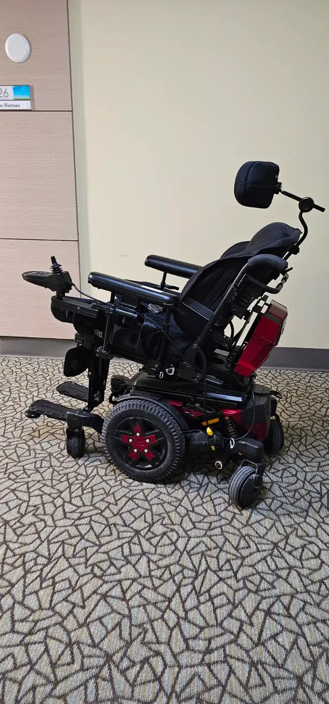 Q6 Quantum Edge 3 Stretto Power WheelChair62863735852161121
