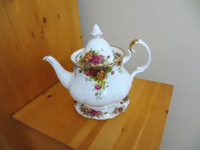 Bone China Teapot and Trivet - Royal Albert 'Old Country Roses', View more
