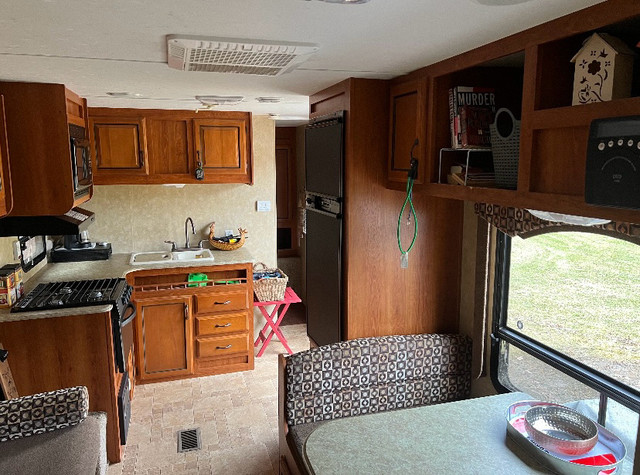 2010 Coachman Catalina 28 BHS in Other in Kingston - Image 3