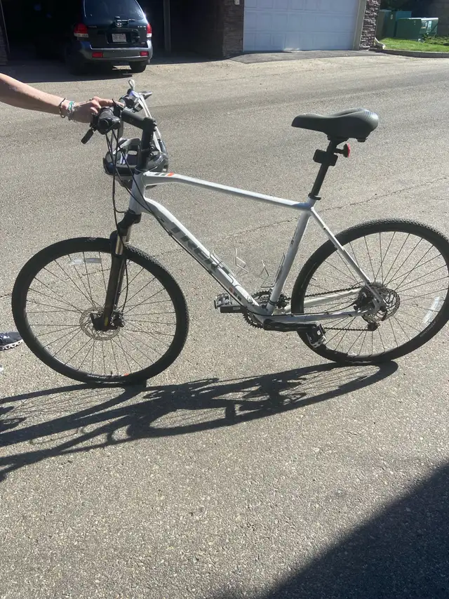Large Trek Bike in Mountain in Strathcona County - Image 2