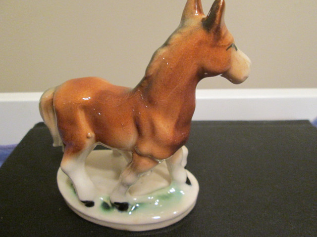 Porcelain horse and foal in Arts & Collectibles in North Bay - Image 2