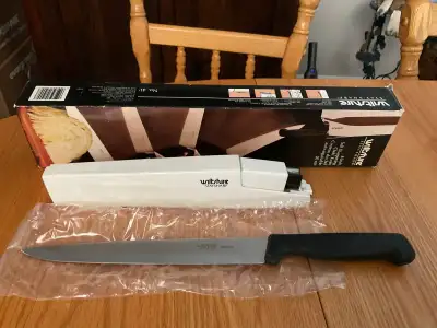 (NEW) 8” WILTSHIRE SELF SHARPENING CHEFS’ KNIFE. IN EXCELLENT CONDITION, NEW, IN ORIGINAL BOX. (Neve...