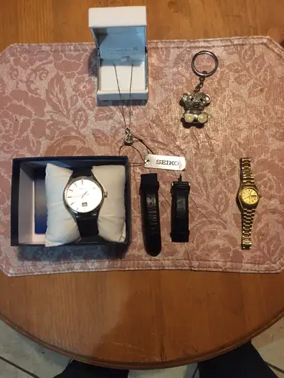 2 montres SEIKO ,collier sterling 18k,,porte clés, prix variés., View more