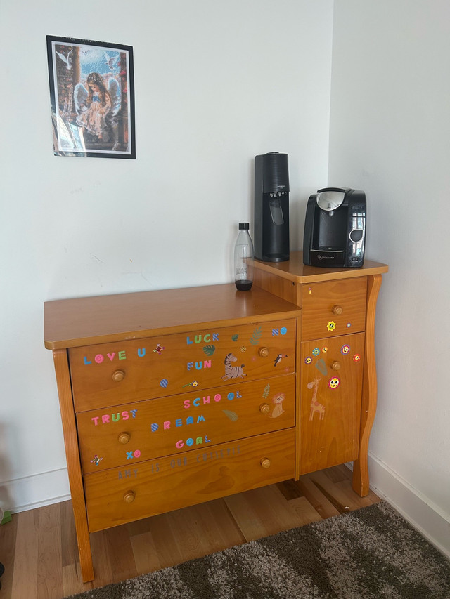 wooden drawer dresser dans Commodes et armoires  à Ville de Montréal
