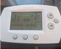 Honeywell TH6220D1028 Thermostat