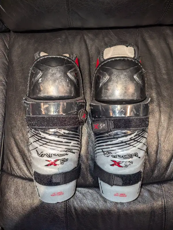 Hockey Shin Pads Bauer Vapor 10" 25cm in Hockey in Calgary - Image 2