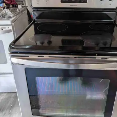 Used Frigidaire glass top store fully clean as you can see in the pic if you interested feel free to...