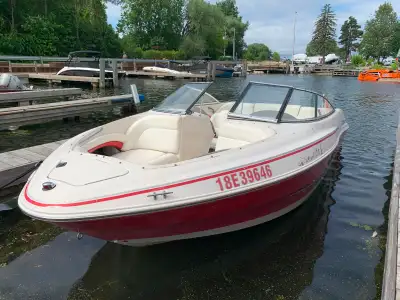 Get ready for summer adventures with this 1999 Monterey 20E Bowrider. With a robust 250 HP 5.7 Litre...