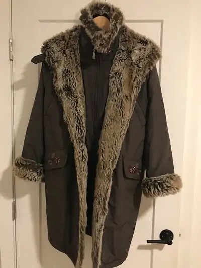 Manteau femme avec fausse fourrure, View more