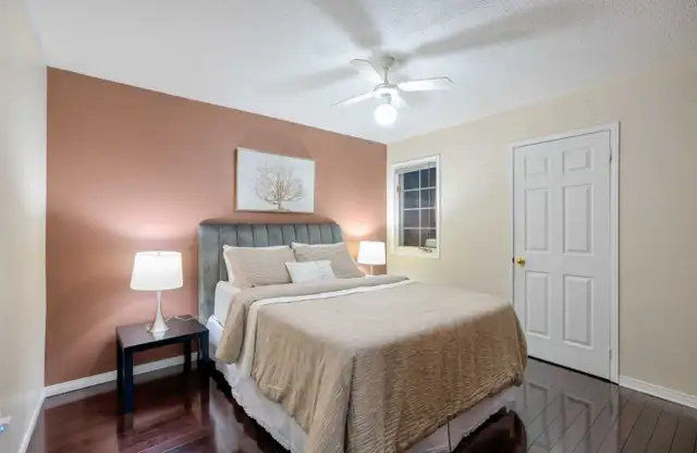 Room For Girls Near Sheridan College 
